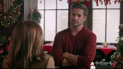 Would you like to be my fake
boyfriend for Christmas? - Mingle All the Way
