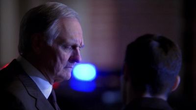 - Would you like your overcoat?
- What? - The West Wing