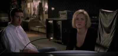 - Would you like something to eat?
- I'm not hungry. - Sliver