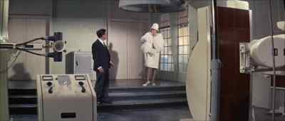 - Would you mind if i...
- Oh no! - The Millionairess
