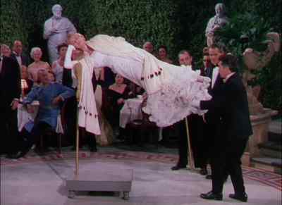 Would you pass that
broom underneath, please? - Houdini