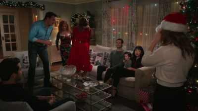 Would you please be seated?
Ladies and gentleman, - Zoey's Extraordinary Christmas