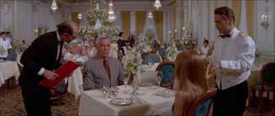- Would you prefer the dinner, sir?
- Yes, we'll have the dinner. - Prime Cut