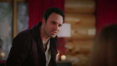 Wow. And so,
your specialty is bows? - Unwrapping Christmas: Olivia's Reunion