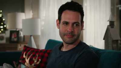 Wow, David.
That's, um... - Zoey's Extraordinary Christmas