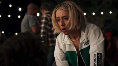 - Wow. He, uh, hit me with his face.
- What the hell? - American Pie Presents: Girls' Rules