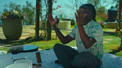 - Wow, I'm definitely gonna
go out and smoke a ton, - Wake & Bake with Dom Brown