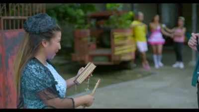 - Wow, isn't that lucky!
- Of course! - Crush Kong Curly
