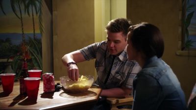 - WOW. I'VE NEVER ACTUALLY
SEEN A GIRL EAT - Awkward.