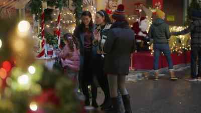 Wow.
OhWho's that?.. - Trading Up Christmas