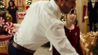 - Wow. That's great. - Mom's Christmas Boyfriend
