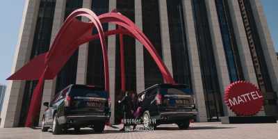 Wow, the mothership! - Barbie
