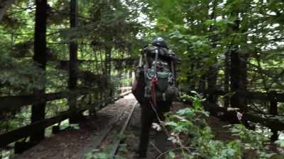 Wow, even the rail
is still here. - Expedition Bigfoot