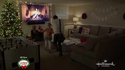 - Wow.
- ♪ There's a log on the fire ♪ - Sister Swap: A Hometown Holiday