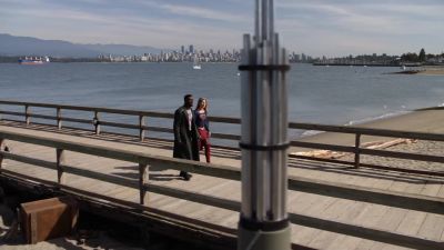 - Wowl it's beautiful.
- Yeah. - Supergirl