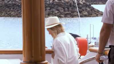 Wrap it up, put
our blue shirts on, - Below Deck Down Under