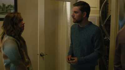 -Wren?
-Mom, huh... - Murder Runs in the Family