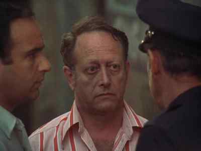 - Wrong street.
- How's that, sheriff? - The Blue Knight