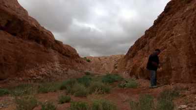 X marks the spot. (CHUCKLES)
Right there. - Outback Opal Hunters