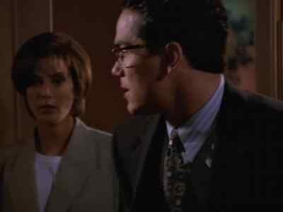 - X-raying this place, I saw...
- Don't tell me. - Lois & Clark: The New Adventures of Superman