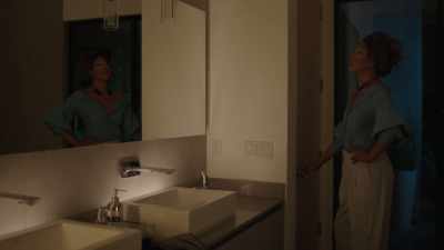 - Xander, open the door!
- Stay in here! - Weird City