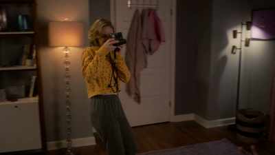 - [Ximena] Hip, hip, jump. Back.
- Hip, hip. Jump. Take it back. - Life by Ella