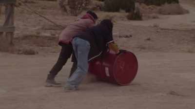 [Xochitl] Yeah, it's soaking up
moisture. [laughs] - How to Blow Up a Pipeline