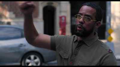 Y empecé a golpear las,
las paredes. - The Honorable Shyne