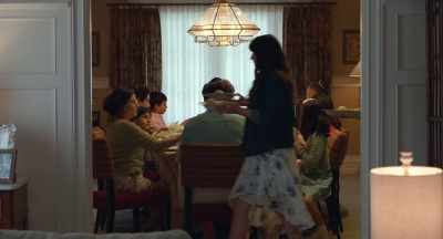Y es este saco de huesos. - The Shrink Next Door