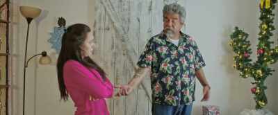 Y so maybe your handyboy
can help us with this aqui. - How the Gringo Stole Christmas