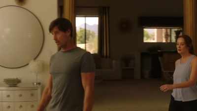 Y otra, por las pegatinas que lleva, - Couples Retreat Murder