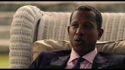 Y salió, con la gorra puesta, - The Honorable Shyne