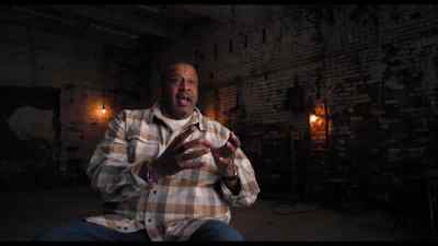 Y tomó un ave blanca. - The Honorable Shyne