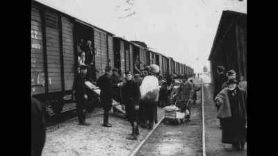 Y tuvieron que
pagar el "transporte". - The Tattooist’s Son: Journey to Auschwitz