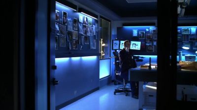 Y-y-yes,yeah,I-I'm
still here. Uh,ma'am... - CSI: Crime Scene Investigation