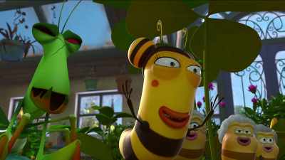 - Ya!
- [crowd cheering] - Larva Family