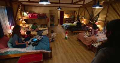♪ Ya-da-da-da-da-da, da-da ♪ - Woody Woodpecker Goes to Camp
