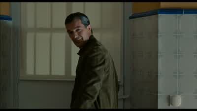 Ya te has puesto el uniforme. - The Skin I Live In
