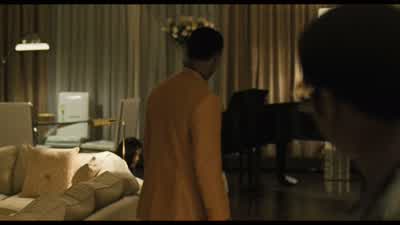 Hey Don't rub on that You blot thatYou understand That's alpacaThat's 25 000 alpaca You blot that shitYou don't rub it Put the club soda on there - American Gangster