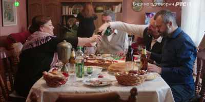 - Ya, ya...
- ¡Salud! - Ajvar