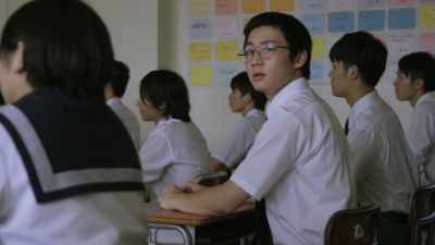 Yaegashi, the guy who sat
nearest to me, persuaded me - Last Letter