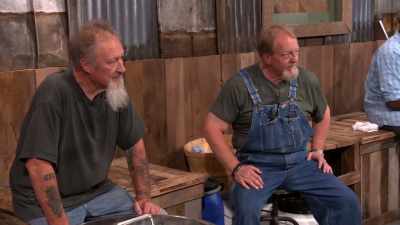 Y'all are gonna have one hour - Moonshiners: Master Distiller