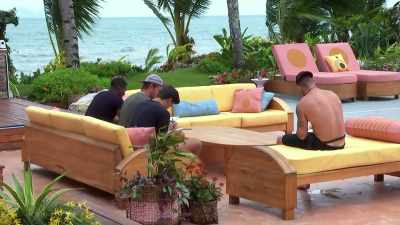 >> Y'ALL, I'M FREEZING UP. - Love Island