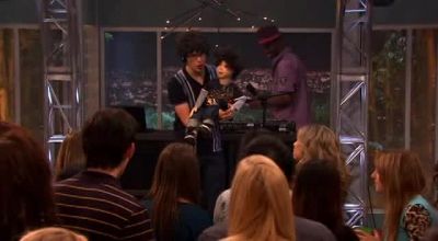 Yay I love karaoke - iParty with Victorious