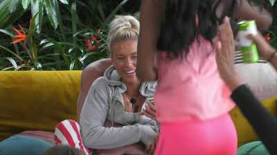 >> YAY! - Love Island