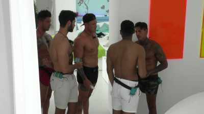 ‐Yeah.
‐100%, I'm not
bothered one little bit, - Love Island
