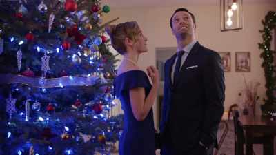 -Yeah, a little bit.
-Good to know. - Mistletoe & Menorahs