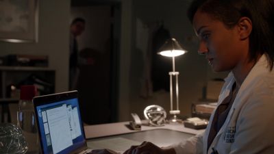 - Yeah?
- Am I interrupting? - Chicago Med