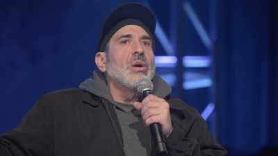 - Yeah.
- [audience laughing] - Dave Attell: Hot Cross Buns