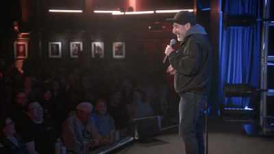 - Yeah.
- [audience laughing] - Dave Attell: Hot Cross Buns